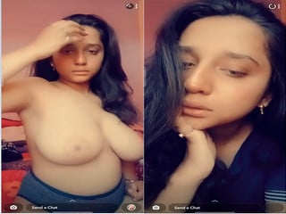 Indians sexy girl exposing massive breasts