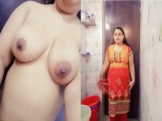 Sexy amateur indian girl naked on cam