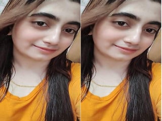 Indian porn: Cute desi girl flashing boobies in video chat