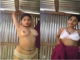 Indian desi girl exposing her breasts online.