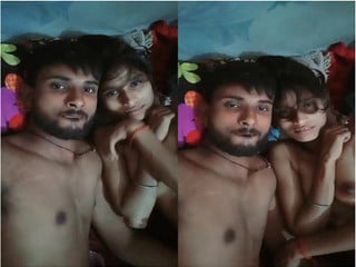 Sexy desi girl boob suckin action