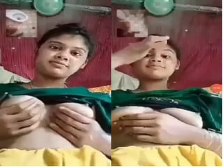 Indian desi girl exposes breasts to attract Lover