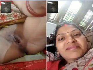 Amateur indian porn: Bhabhi's Pussy Show