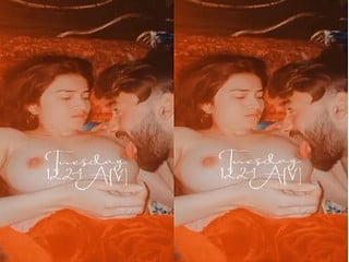 Romantic Cpl sucking Pakis boobs for hardcore amateur porn session