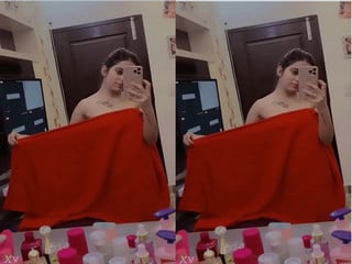 Indian chick filming herself for record