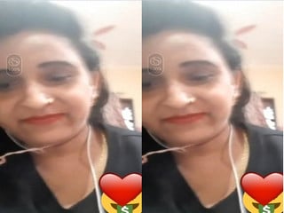 Desi bhabhi flashing sexy indian breasts