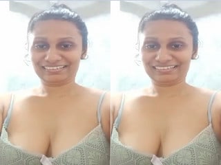 Hot Lankan wife exposes breasts again for more sex