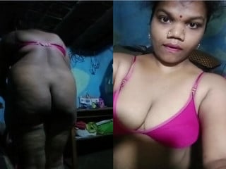 Indian girl showing off her butt
