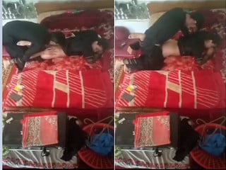 Fucking amateur Paki Bhabhi with her juicy pussy
