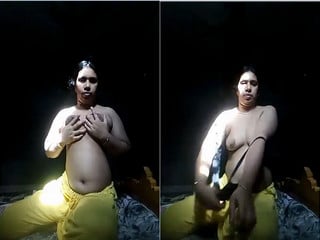 Indian desi girl exposing her breasts online.