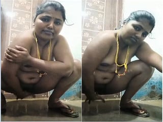Mallu porn: sexy bhabhi flashing her big breasts for part two