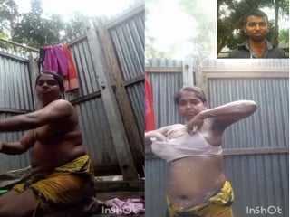 Bathing scene with desi Indian bhabhi revealing her pussy