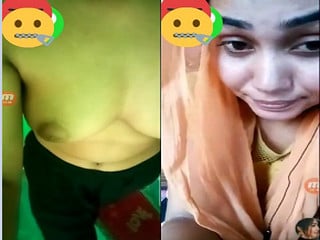 Indian amateur girl flashing her tits to strangers.