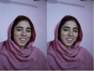 Desi Paki girl exposing her pussy for porn.
