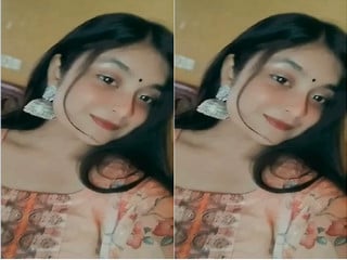 Naked desi chick strips down solo, showing all to camera for porn