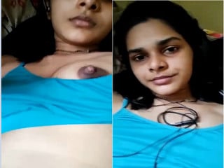Hot desi chick flaunts boobies for sex