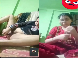 Live amateur show of a girl fingering herself