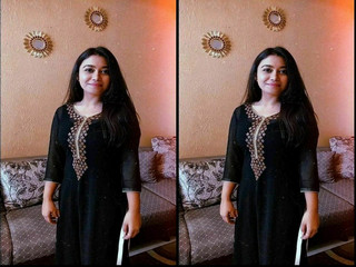 Desi amateur girl showing sexy indian boobies