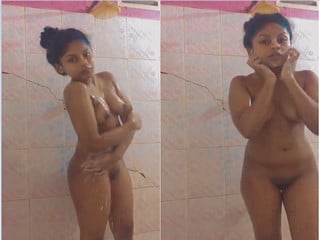 Desi indian girl in the bath
