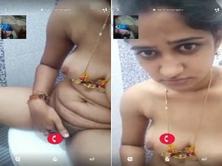Amateur desi bhabhi finger porn