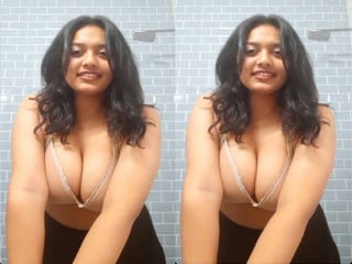 Desi amateur porn: Shows naked indian girl riding