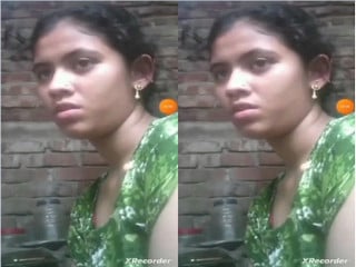 Amateur desi girl flashing big boobs online.