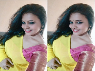 Indian hot model Priya gamres herself