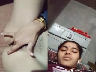 Indian girl finger herself