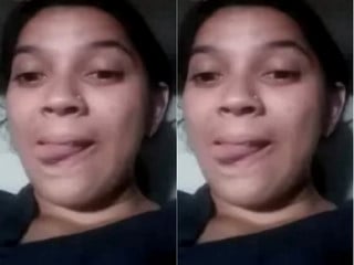 Indian amateur girl flashing her tits to strangers.