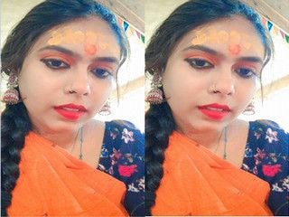 Indie desi girl showing all of her bare body.