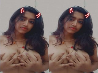 Sexy desi girl in full nudity during private bath session