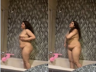 Desi indian girl in the bath