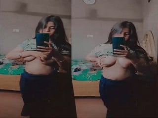 Sexy desi porn: Indian girl flashing breasts