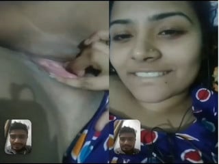 Sexy desi girl finger fuck solo