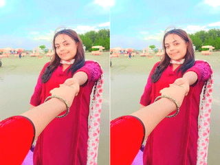 Sexy amateur indian girl naked on cam