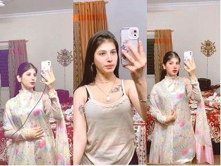 TikTok porn: Indian girl showing off her tits