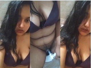 Sexy desi model showing off Pussy