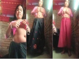 Babes playin' with their desi boobies online