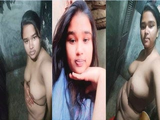 Desi amateur porn: Girl fingers herself in bath