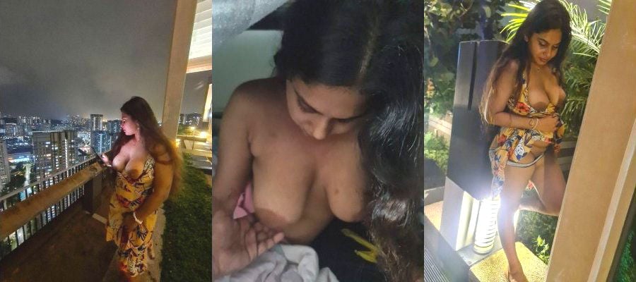 Desi indian girl with big boobs suking a dildo and getting fucked