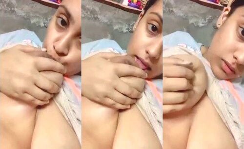 Amateur desi porn: girl sucks own tits