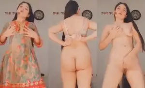 Sexy desi girl reveals her naked form for indian sex