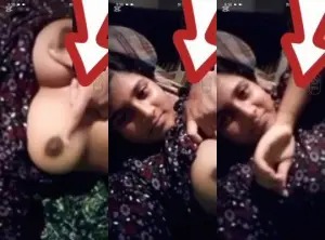 Indian amateur girl flashing her tits to strangers.