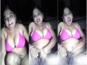 Indian girl finger herself