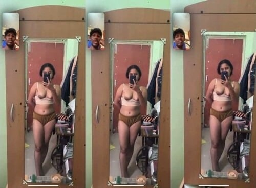 Sexy desi porn: Indian girl flashing breasts
