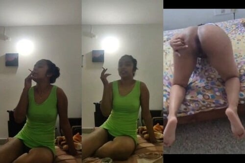Indian girl gets naked for a hot show