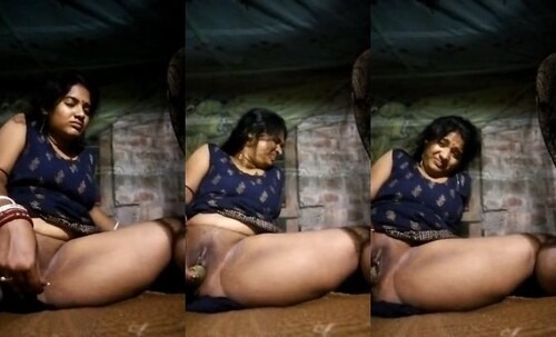 Horny desi bhabhi fingering herself