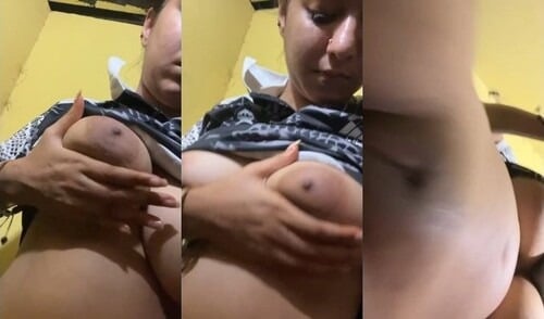 Indian chick strips to show off Pussy & Boobs