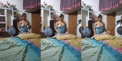 Booby desi babe exposing herself for you