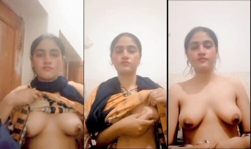 Sexy desi porn: Indian girl flashing breasts